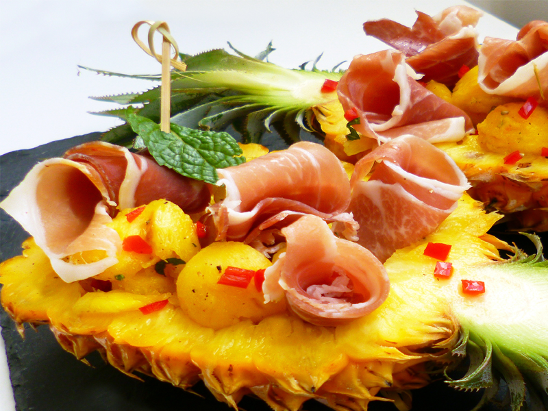 BROCHETTES Ananas – jambon cru