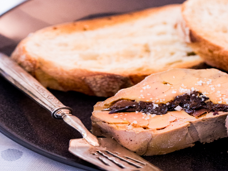 FOIE GRAS DE CANARD AVEC PRUNEAUX
