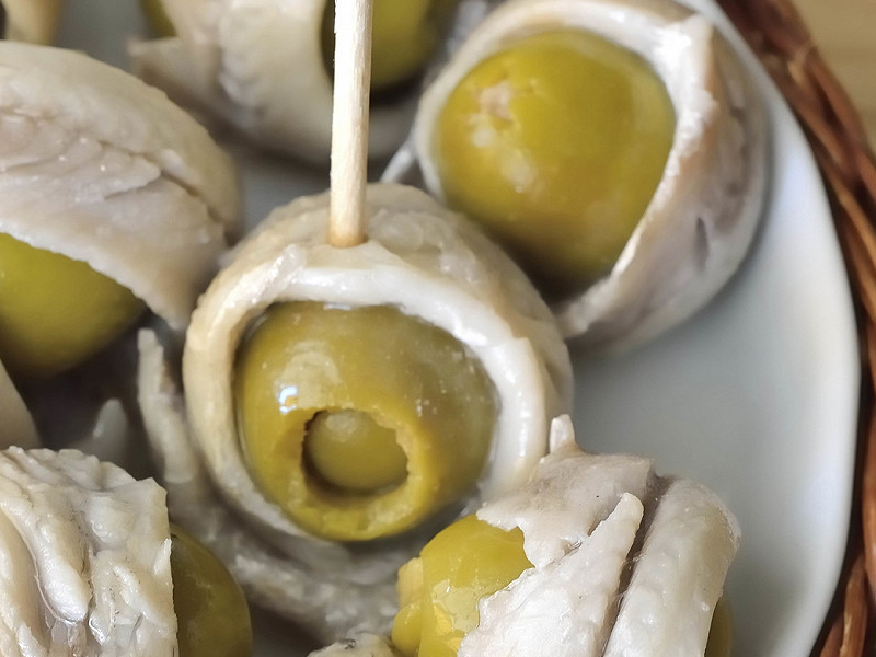 OLIVES FARCIES AUX ANCHOIS