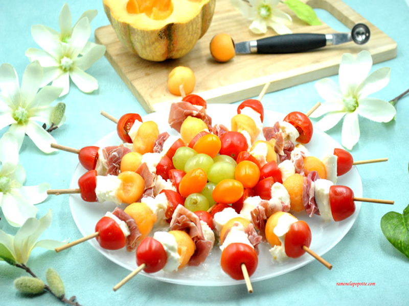 bROCHETTE  de jambon cru – melon – mozzarella