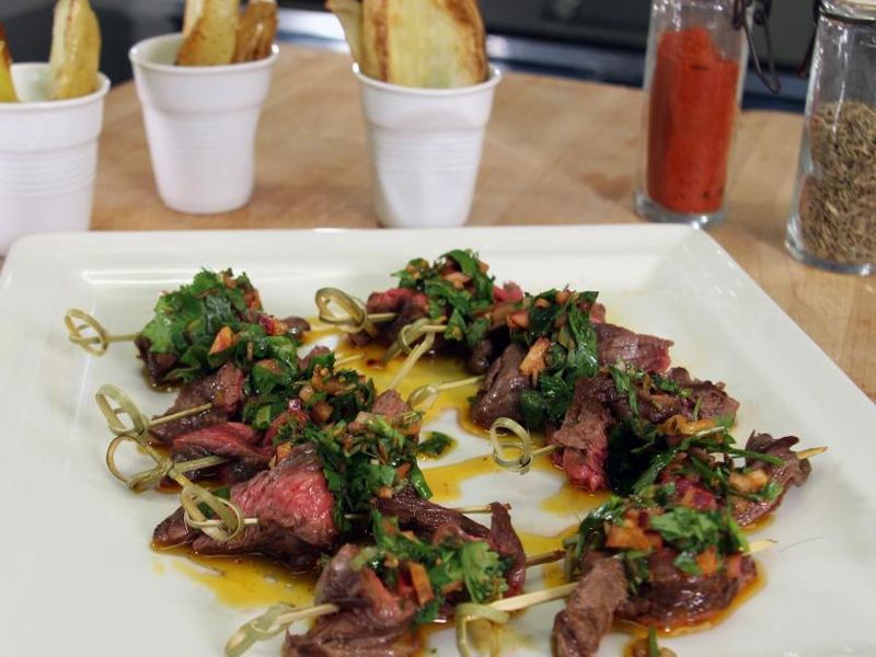 BROCHETTES DE BAVETTE DE BOEUF SAUCE CHIMICHURRI