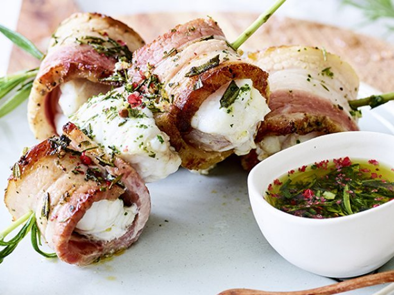 brochettes de lotte au bacon