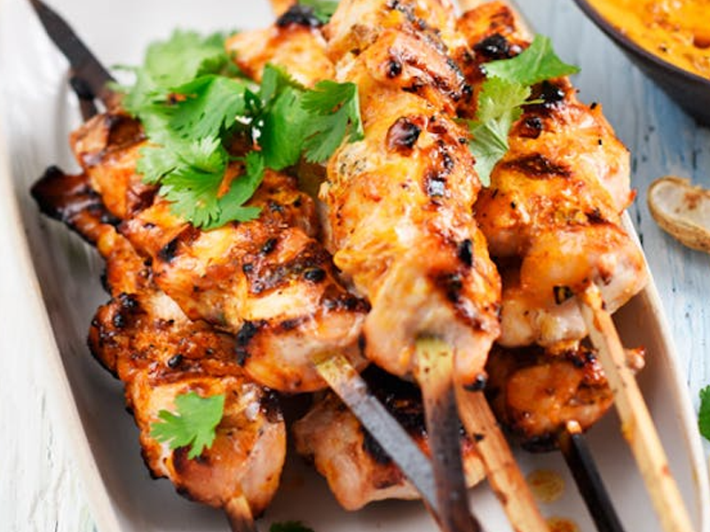 BROCHETTES THAÏES DE POULET MARINÉ – TAPAS EXOTIQUES ET PARFUMÉES