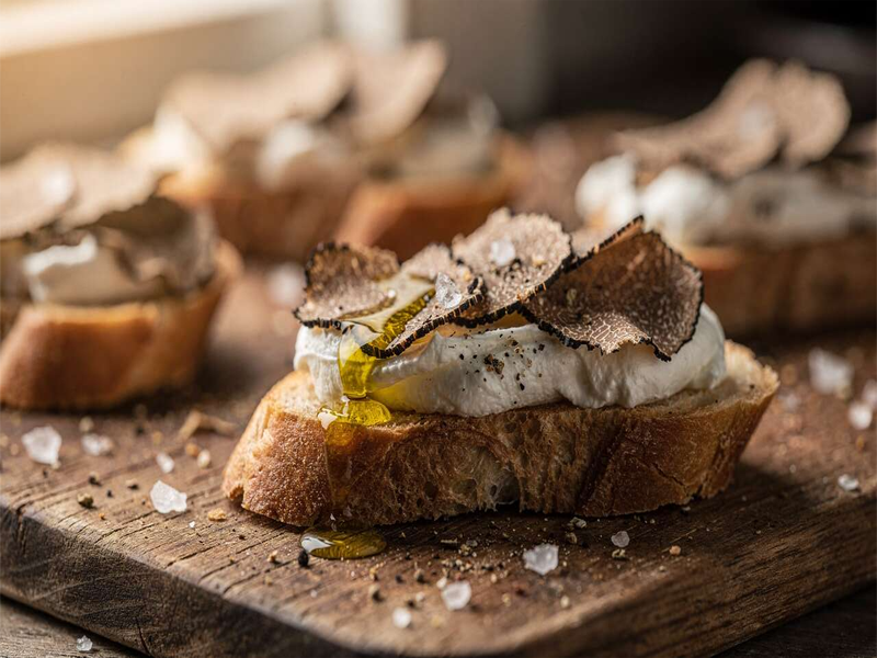 CROSTINI AUX RILLETTES DE BAR À LA TRUFFE